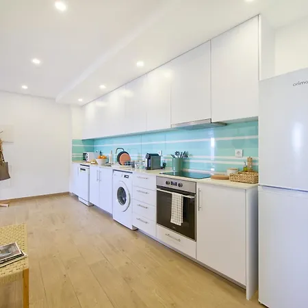 Large Group Stay, By Timecooler * Setúbal