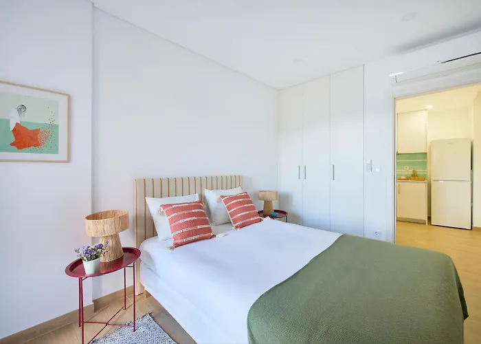 Large Group Stay, By Timecooler Vila Setúbal