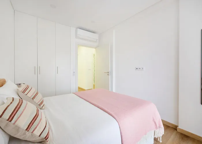 Large Group Stay, By Timecooler Vila Setúbal