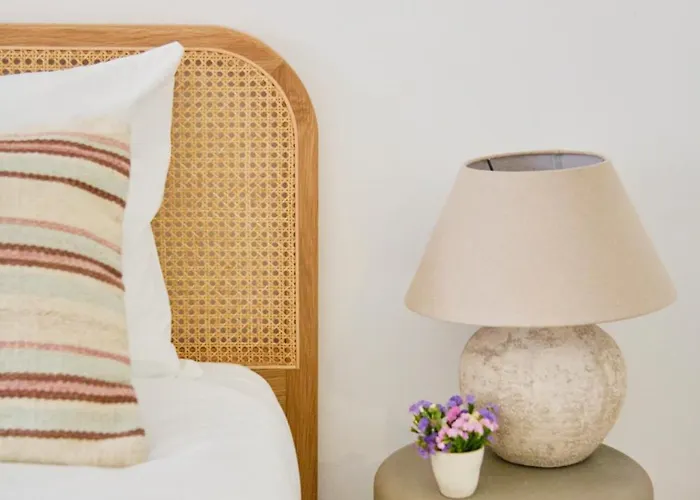 Vila Large Group Stay, By Timecooler