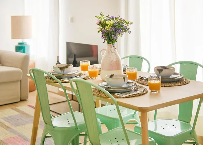 Vila Large Group Stay, By Timecooler