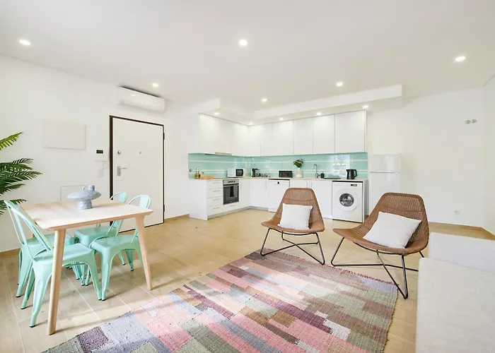 Vila Large Group Stay, By Timecooler *