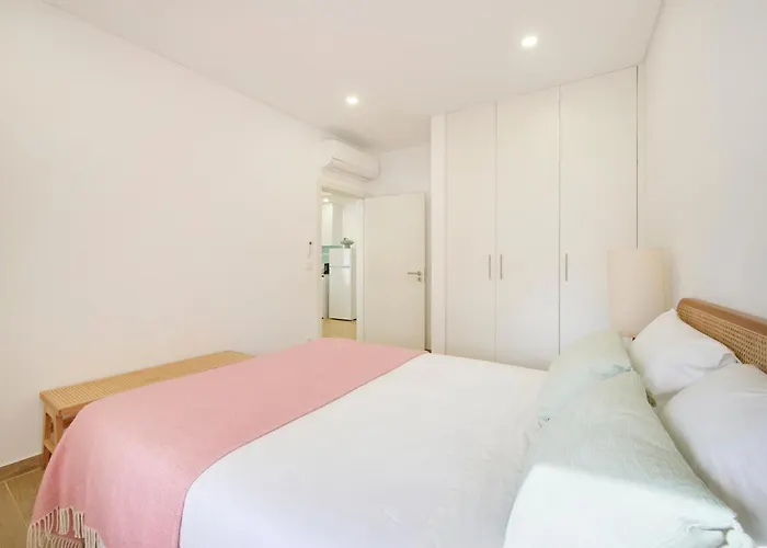 Vila Large Group Stay, By Timecooler Setúbal