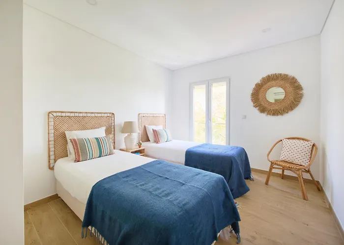 Large Group Stay, By Timecooler Setúbal