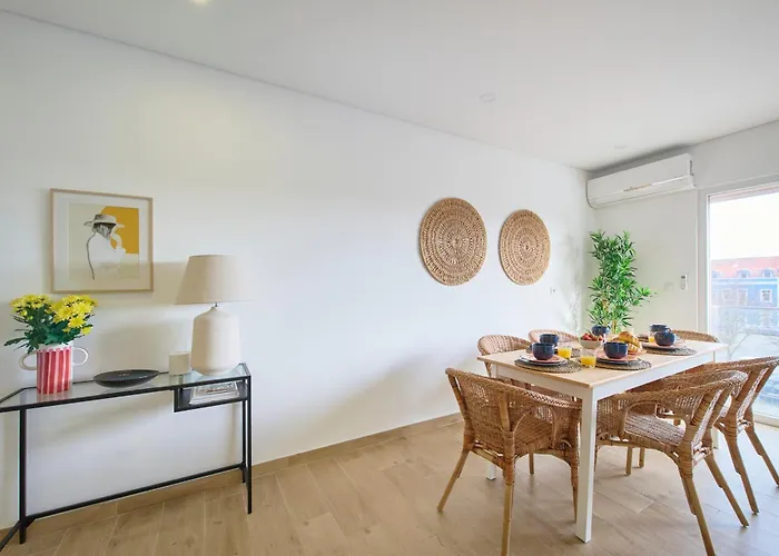 Large Group Stay, By Timecooler سيتوبال